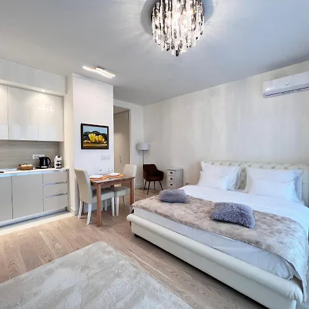 Waterfront Luxury Suites Apartment
