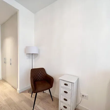 Waterfront Luxury Suites Apartment *