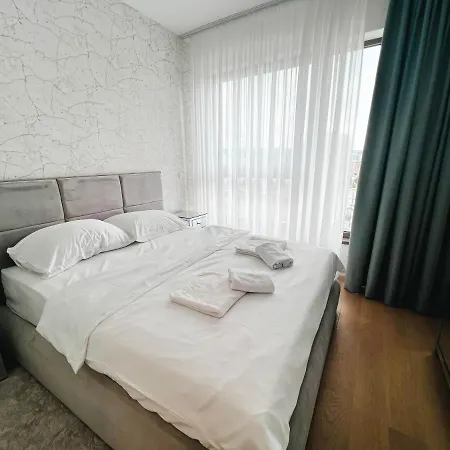 Waterfront Luxury Suites Apartment *