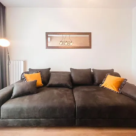 Waterfront Luxury Suites Apartment *