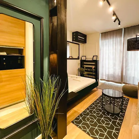 Waterfront Luxury Suites Apartment *