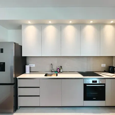 Waterfront Luxury Suites Apartment *